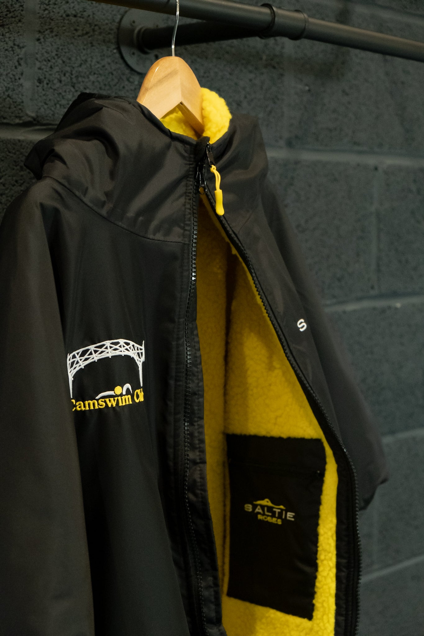 Saltie/CamSwim Elite Changing Robe - Black/Yellow