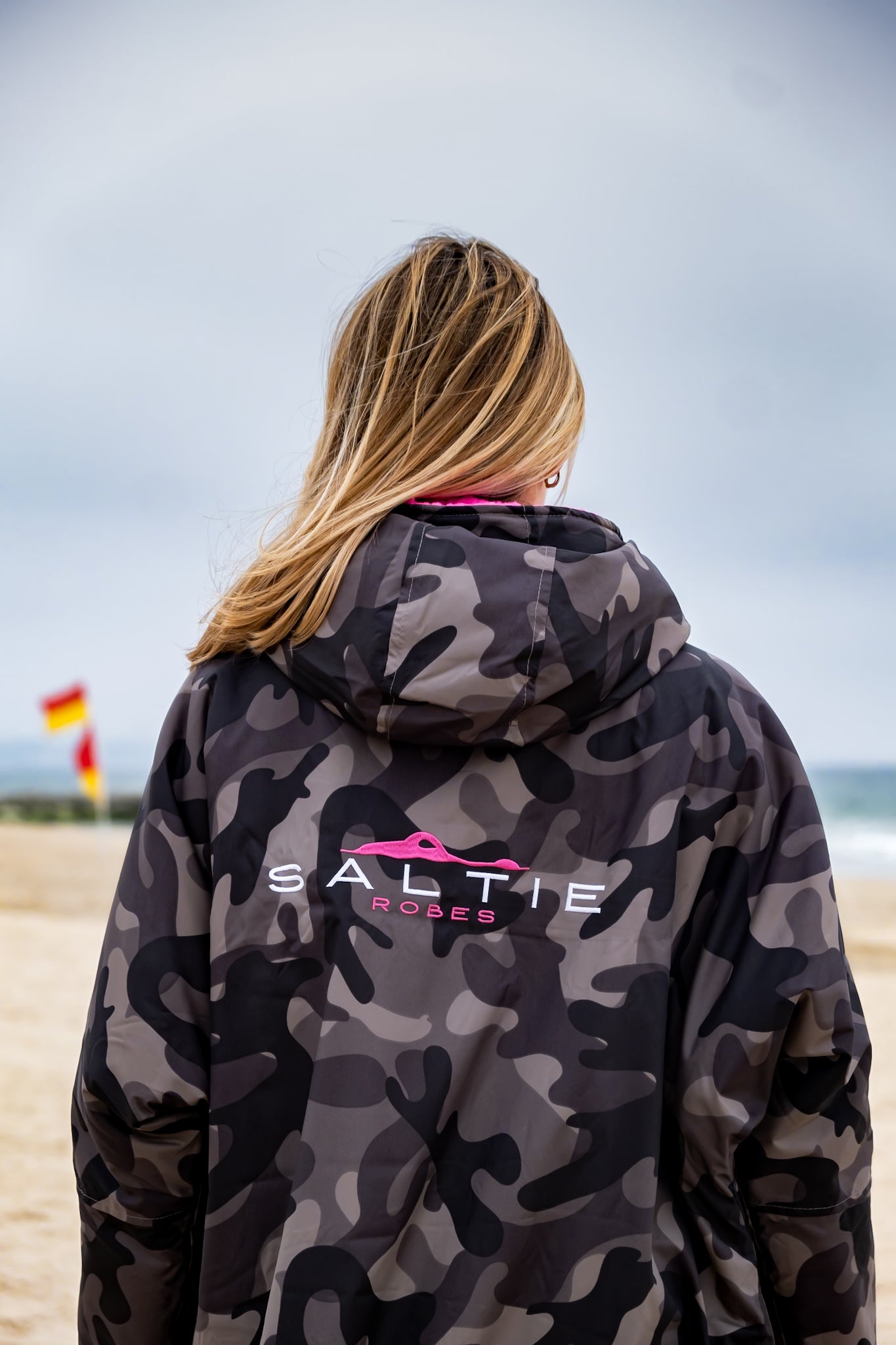 Saltie Elite Changing Robe - Storm Camo/Hot Pink