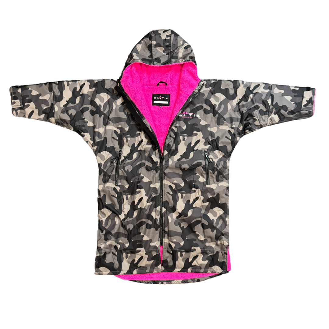 SALTIE Changing Robe in camo pink, weather resistant, perfect for changing on the beach and made using 100% recycled materials. The SALTIE changing robe is designed keep you warm and dry during your sea swim, beach walks and all of your outdoor adventures.